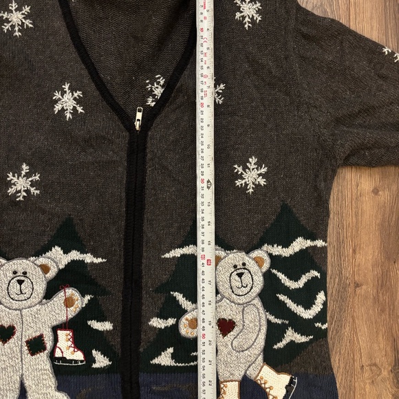 Fiberworks Embroidered Skating Teddy Bear Zip-Up Cardigan Size Large - Picture 7 of 7